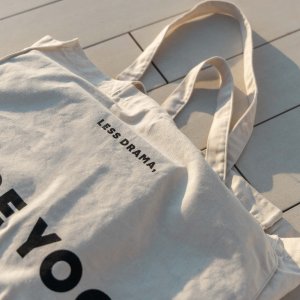Totebag LESS DRAMA, MORE YOGA - Imagen 3
